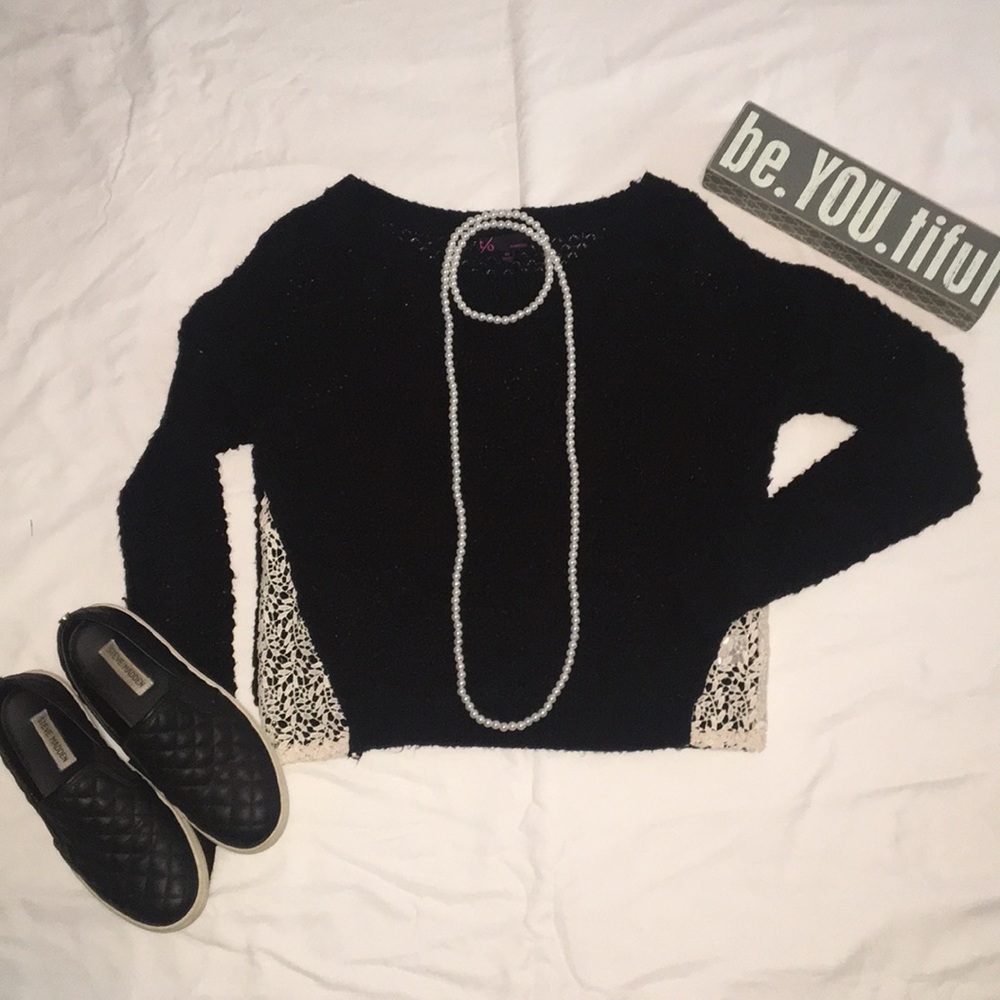 CUTE cropped sweater with lace detailing